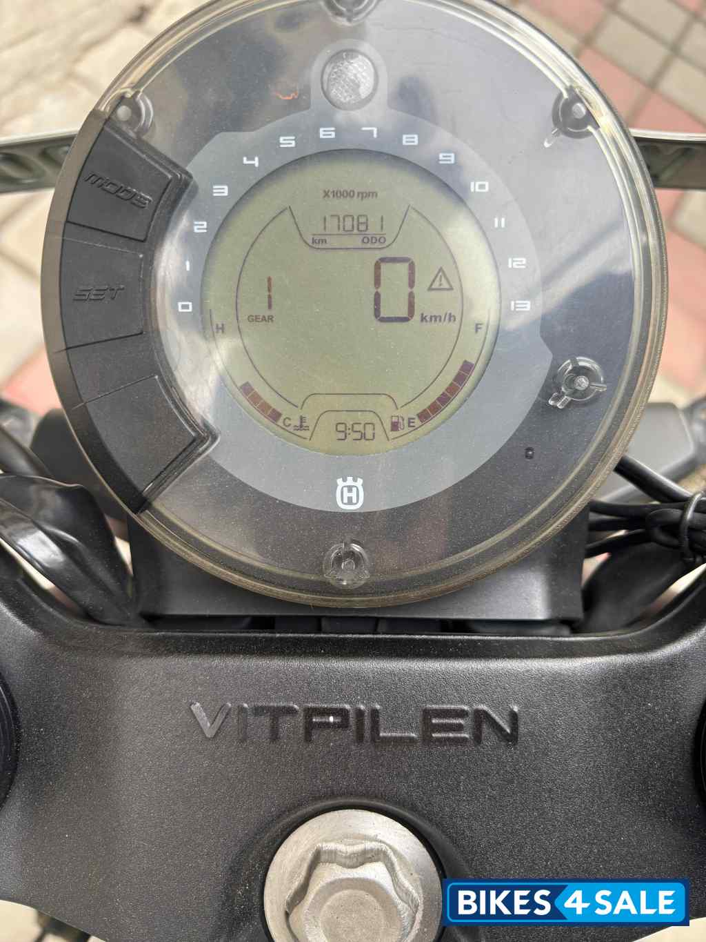 Silver Husqvarna Vitpilen 250