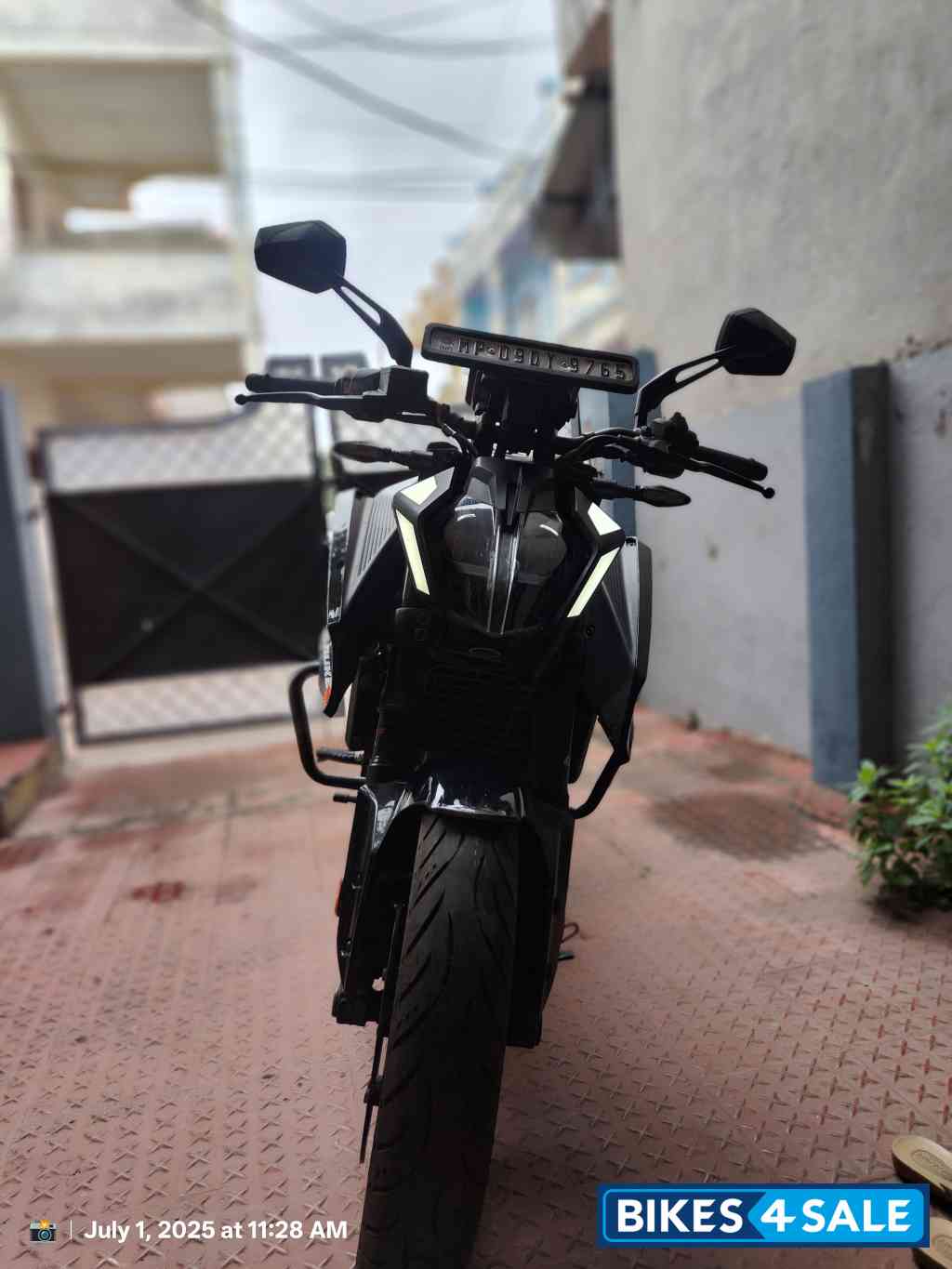 Black KTM Duke 250 2024