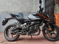 Black KTM Duke 250 2024