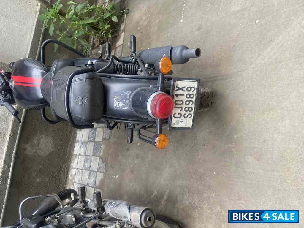 Royal Enfield Classic Stealth Black