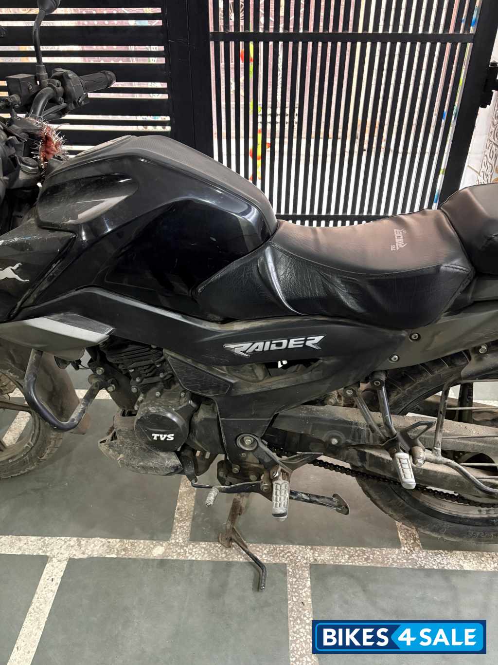 Black TVS Raider iGO