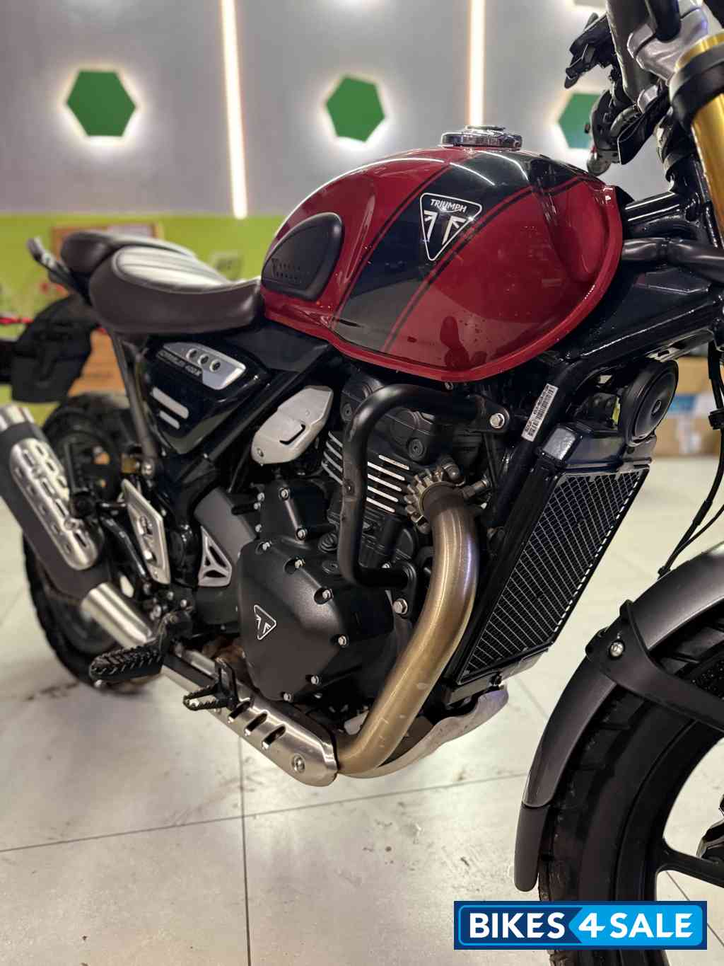 Red Triumph Scrambler 400 X