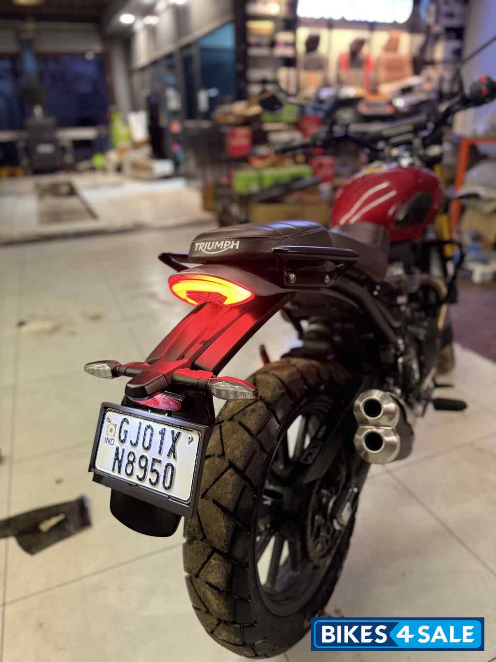 Red Triumph Scrambler 400 X