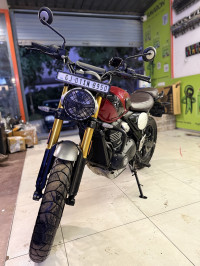 Red Triumph Scrambler 400 X