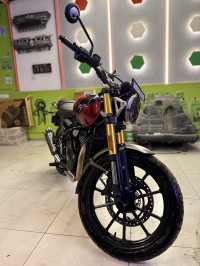 Red Triumph Scrambler 400 X