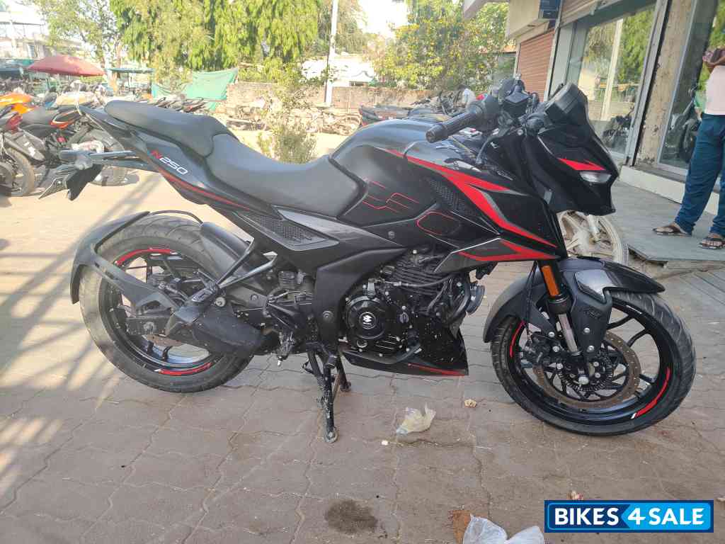 Bajaj Pulsar N250 Dual Channel ABS