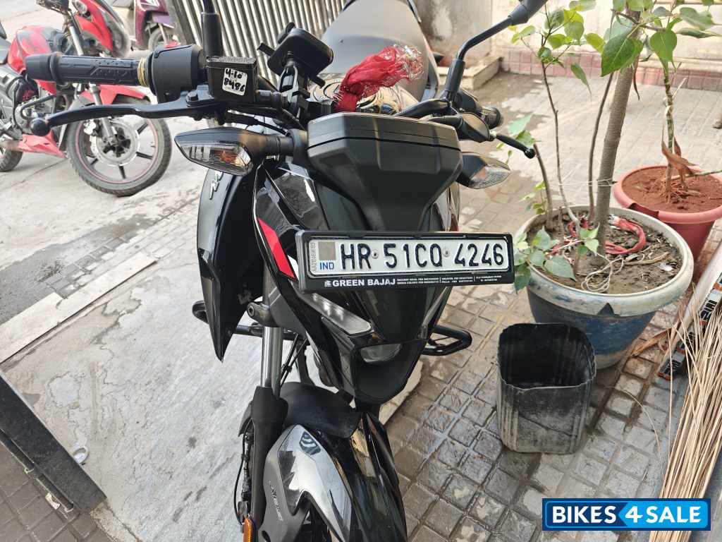 Black Bajaj Pulsar N150