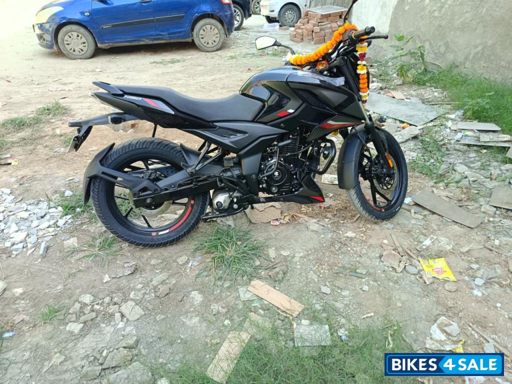 Black Bajaj Pulsar N150