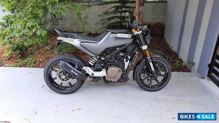 Grey Husqvarna Svartpilen 250