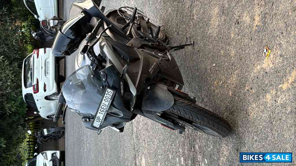 Bajaj Pulsar RS 200 ABS
