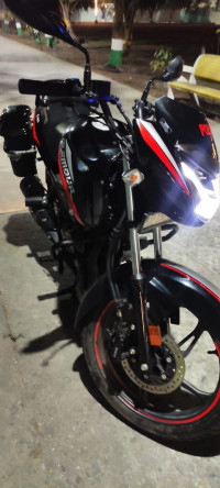 Black And Accent Hero Glamour I3s