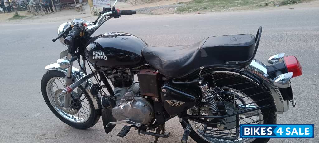 Black Royal Enfield Bullet Electra 5S