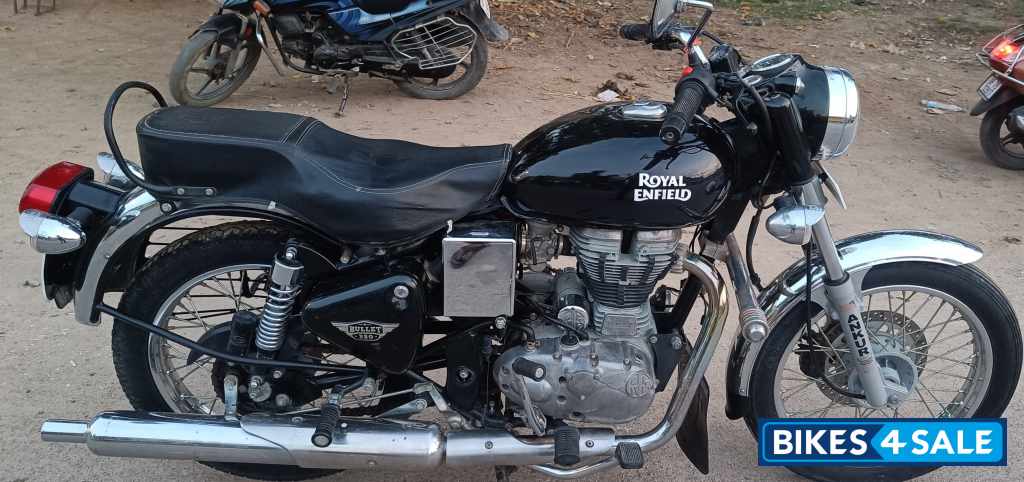 Black Royal Enfield Bullet Electra 5S