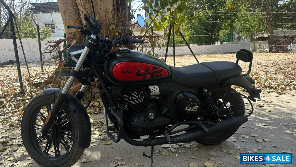 Deep Mate Black Red Model Jawa 42 FJ