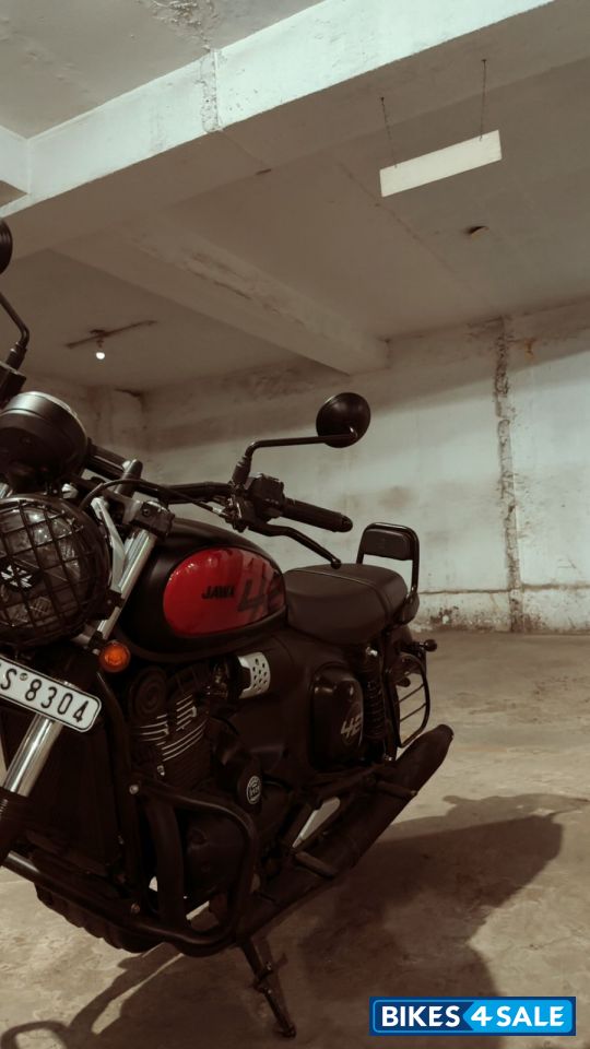 Deep Mate Black Red Model Jawa 42 FJ