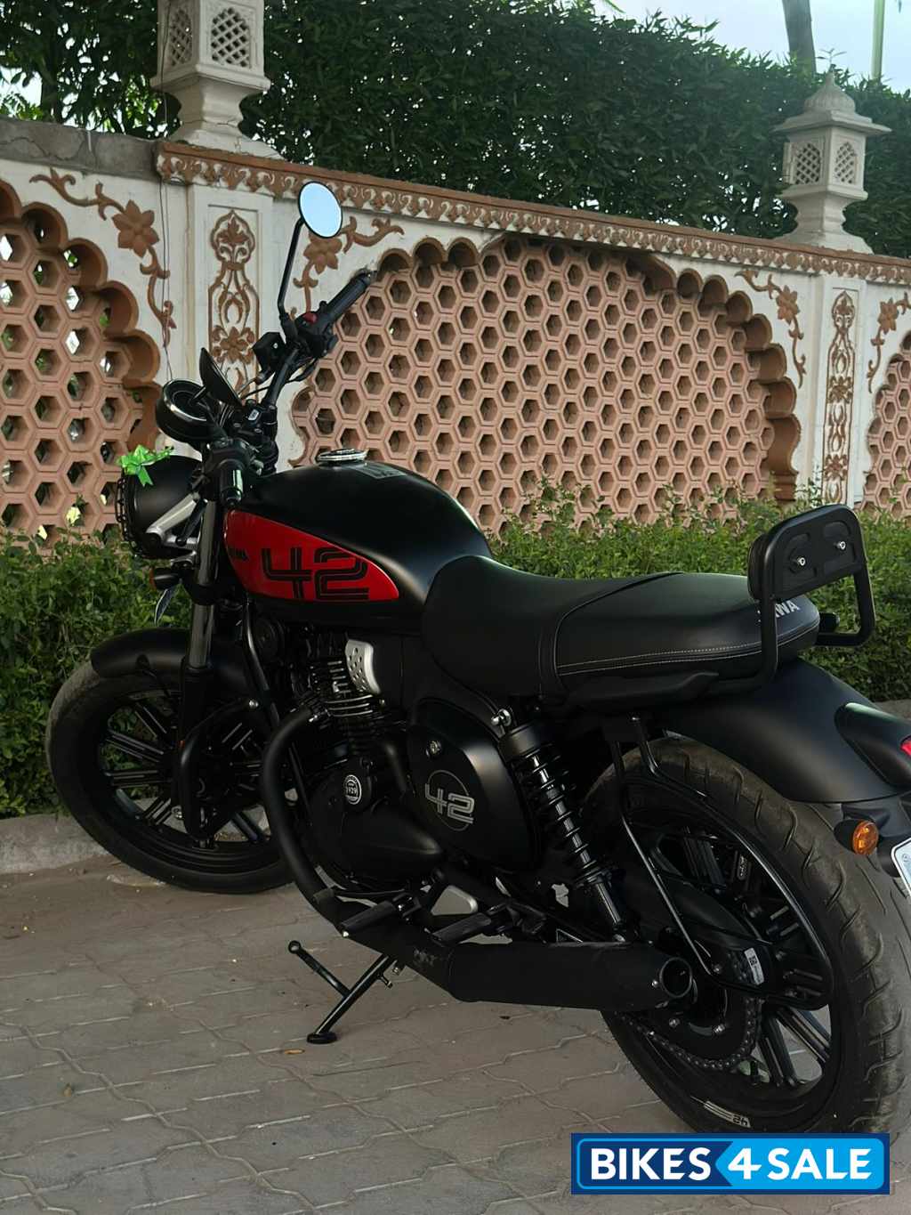 Deep Mate Black Red Model Jawa 42 FJ