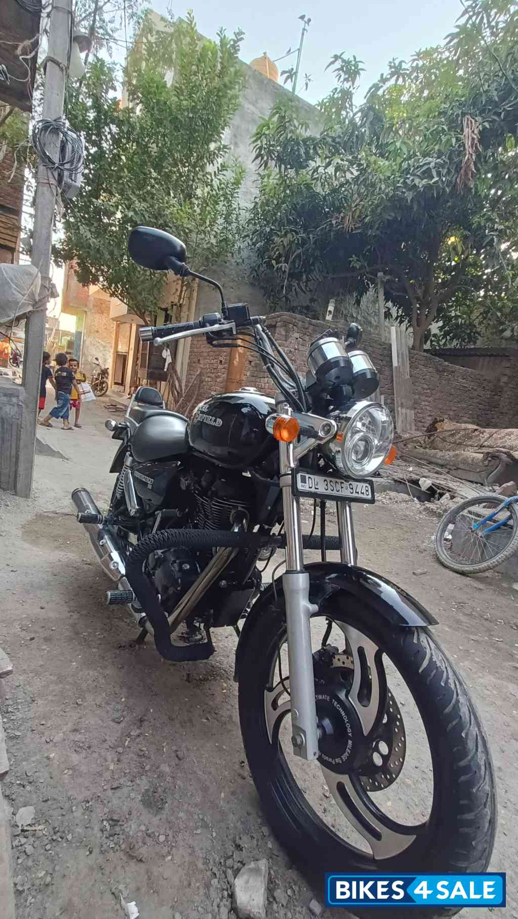 Black Royal Enfield Thunderbird 500