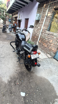 Black Royal Enfield Thunderbird 500