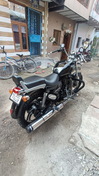 Black Royal Enfield Thunderbird 500