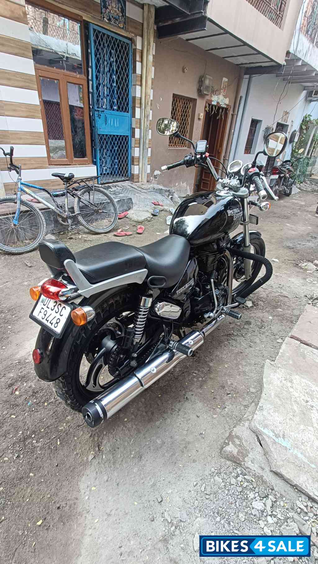 Black Royal Enfield Thunderbird 500