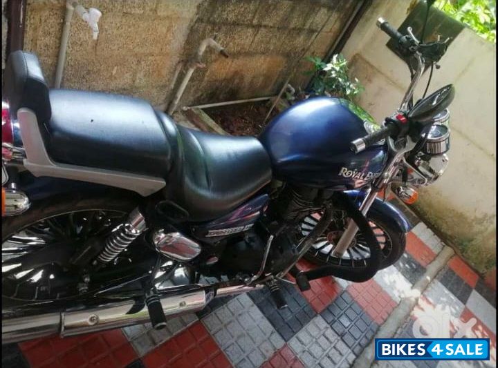 Blue Royal Enfield Thunderbird 350 Blue Royal Enfield Thunderbird 350