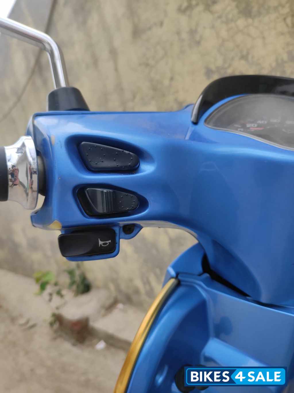 Assure Blue Vespa SXL 150