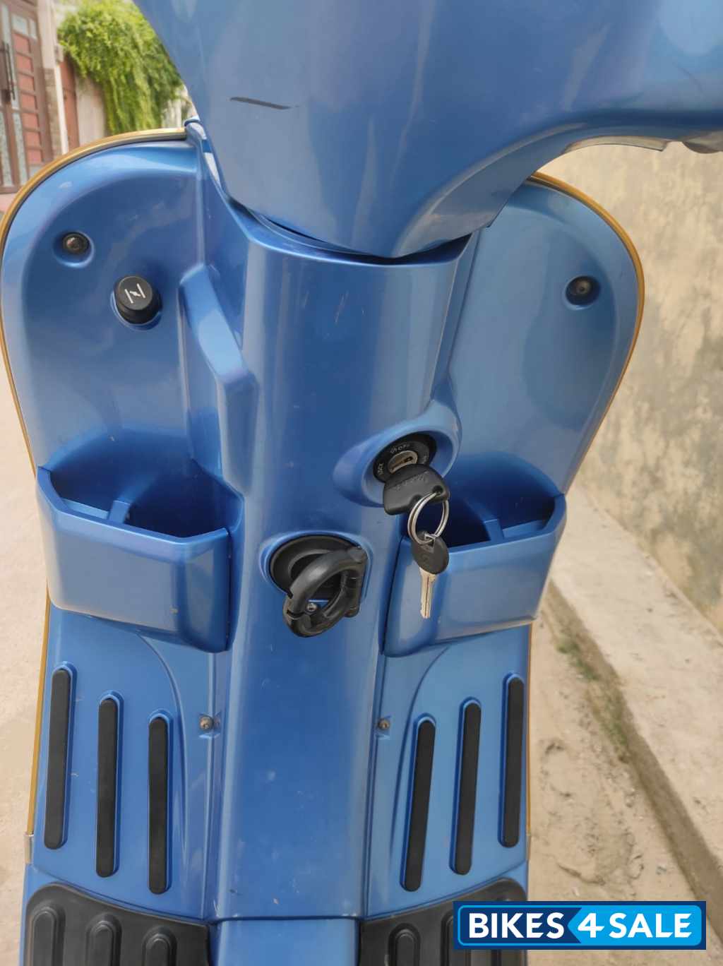 Assure Blue Vespa SXL 150