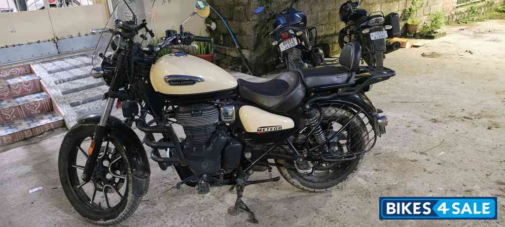 Bridge Royal Enfield Meteor 350 Bridge Royal Enfield Meteor 350
