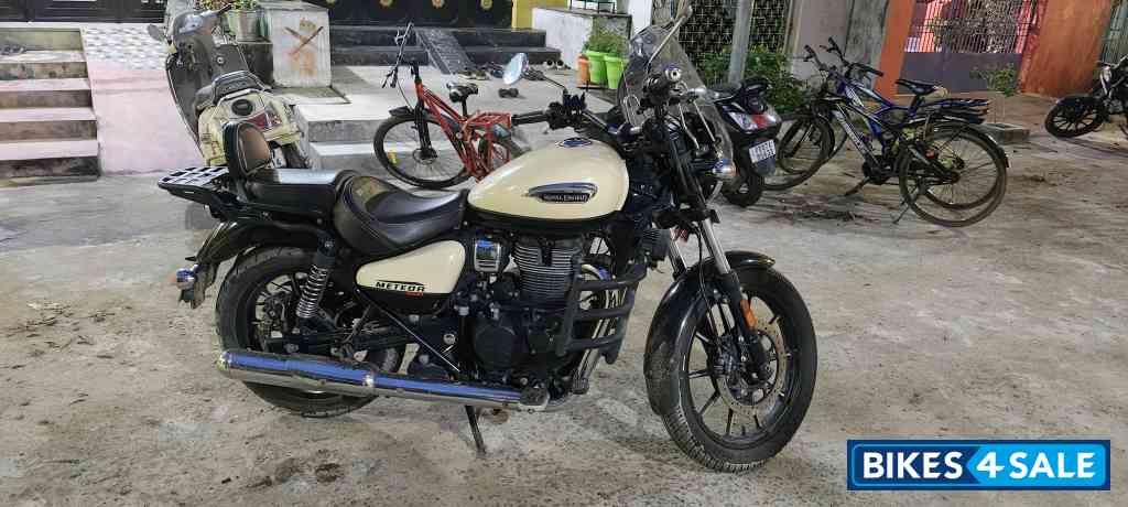 Bridge Royal Enfield Meteor 350 Bridge Royal Enfield Meteor 350