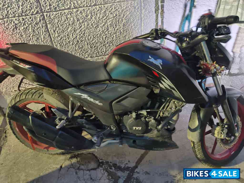 Red And Black TVS Apache RTR 160 4V Red And Black TVS Apache RTR 160 4V
