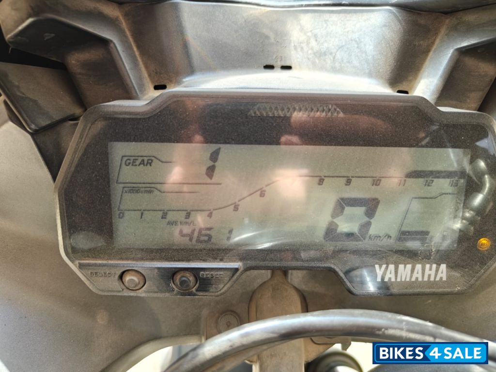 Black Yamaha YZF R15