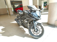 Black Yamaha YZF R15