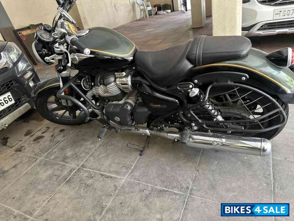 Interstellar Green Royal Enfield Super Meteor 650