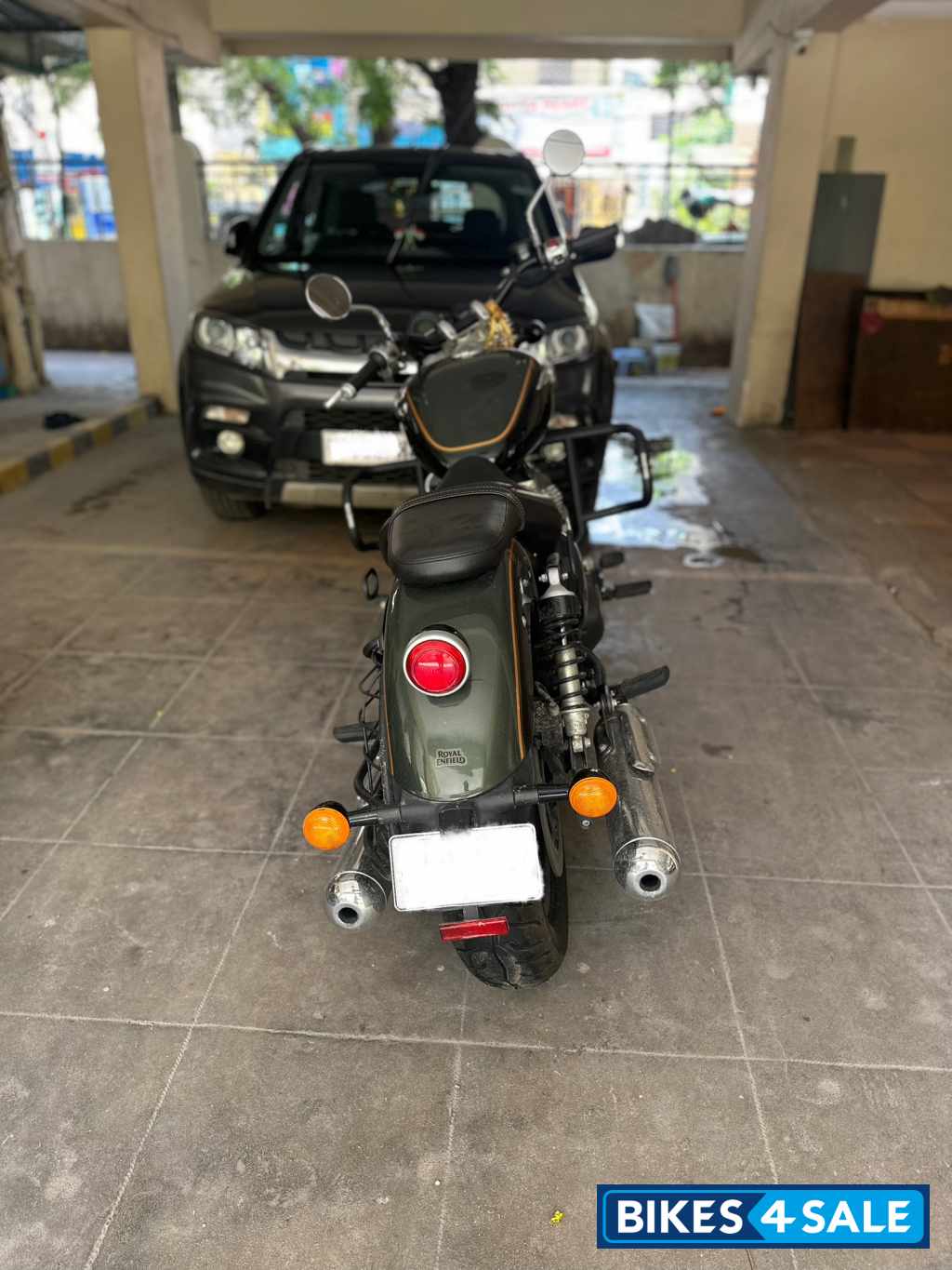 Interstellar Green Royal Enfield Super Meteor 650