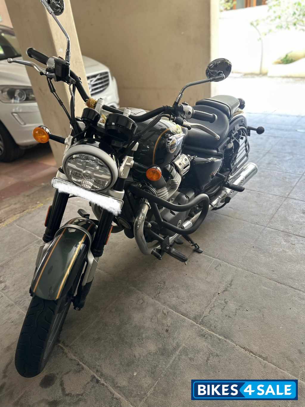 Interstellar Green Royal Enfield Super Meteor 650