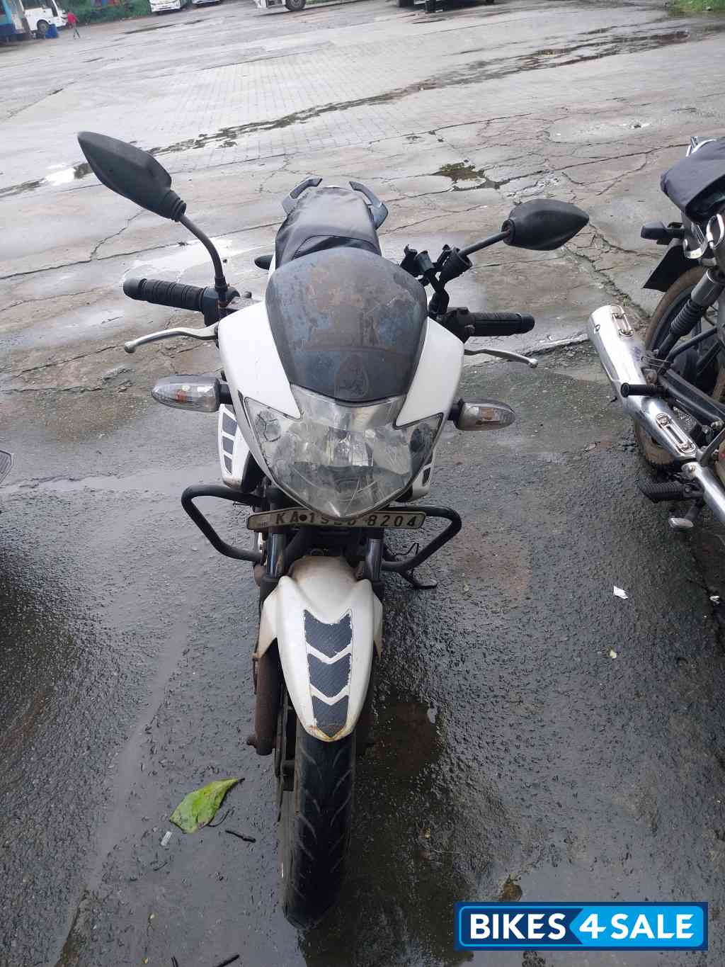 White TVS Apache RTR 180 ABS