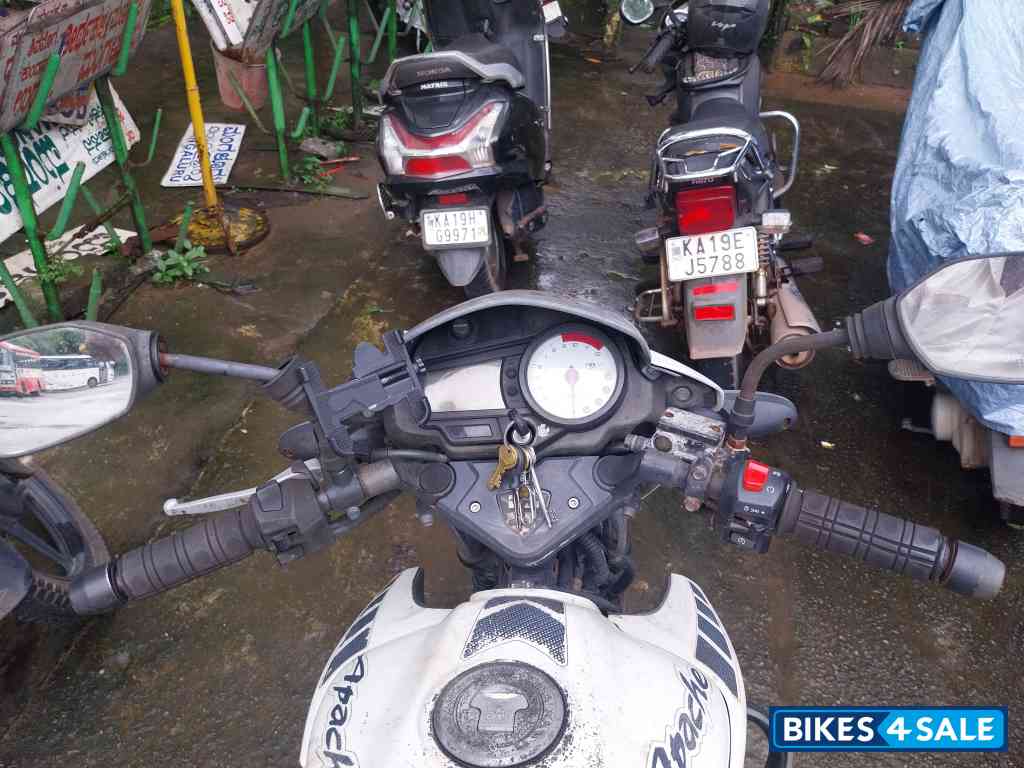 White TVS Apache RTR 180 ABS