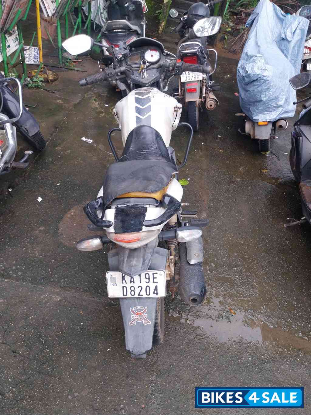 White TVS Apache RTR 180 ABS