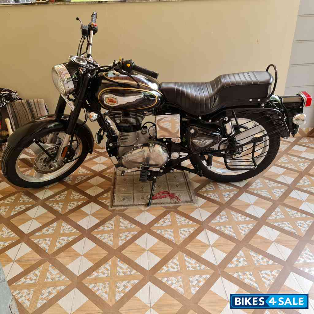 Black Royal Enfield Bullet 350 ES BS6
