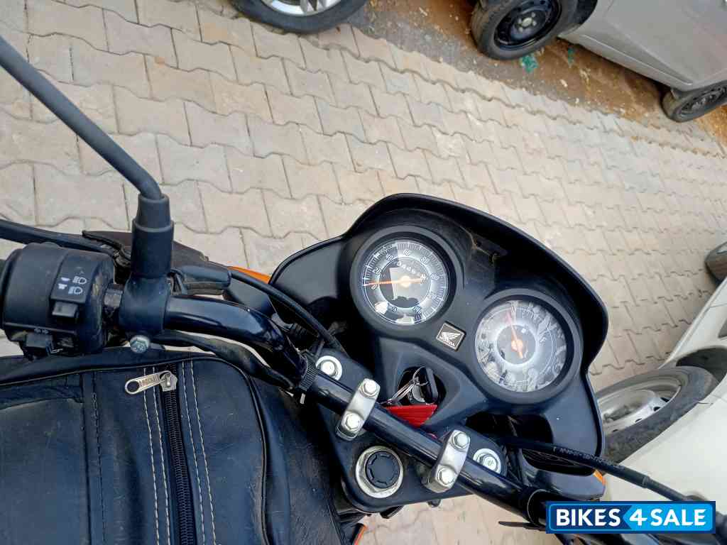 Red And Black Honda Shine 100