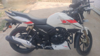 White TVS Apache RTR 180