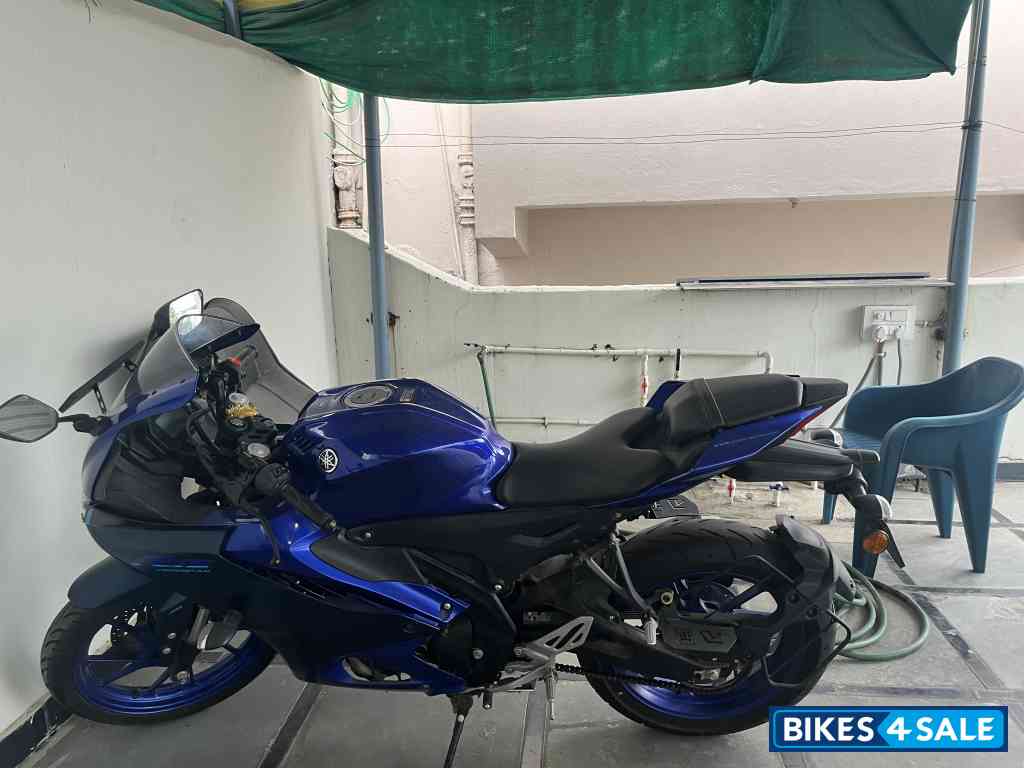 Blue Yamaha R15 V4
