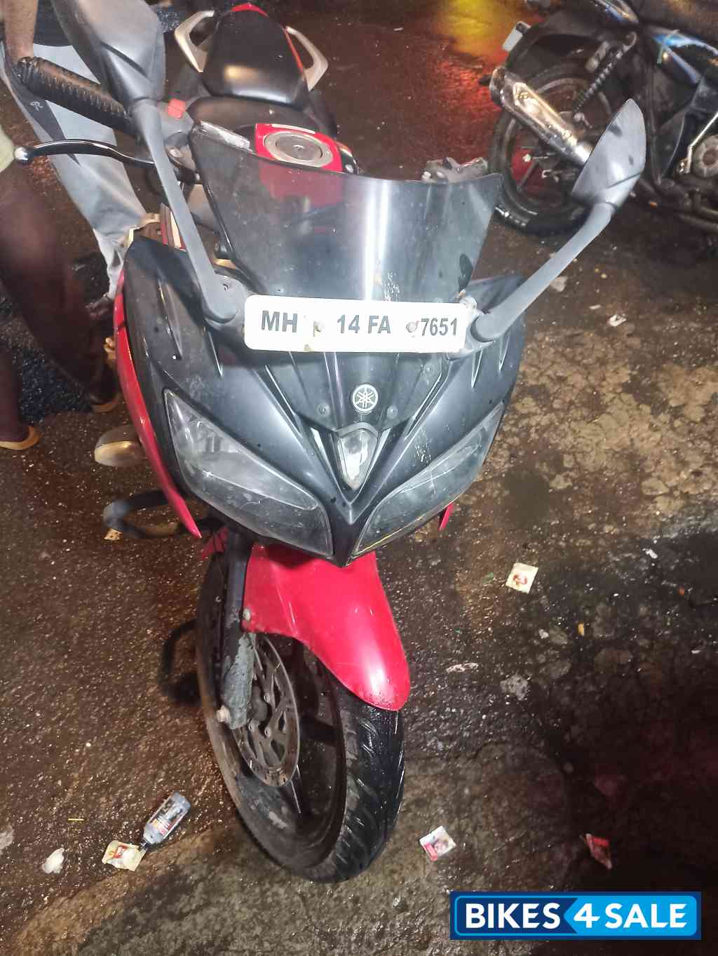 Red Yamaha Fazer FI V2