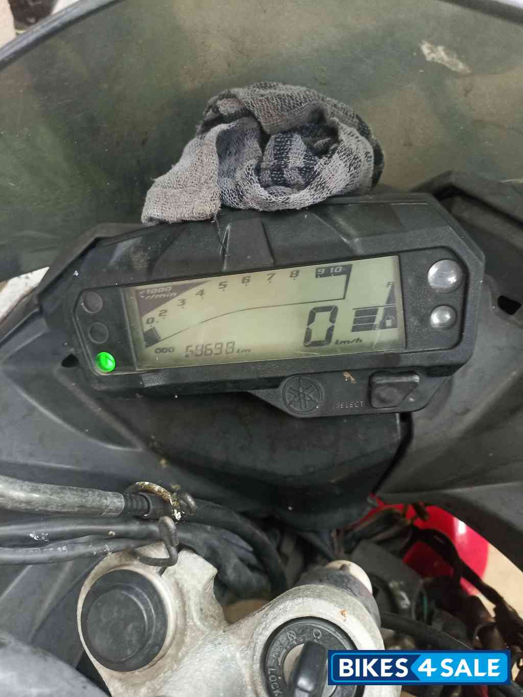 Red Yamaha Fazer FI V2