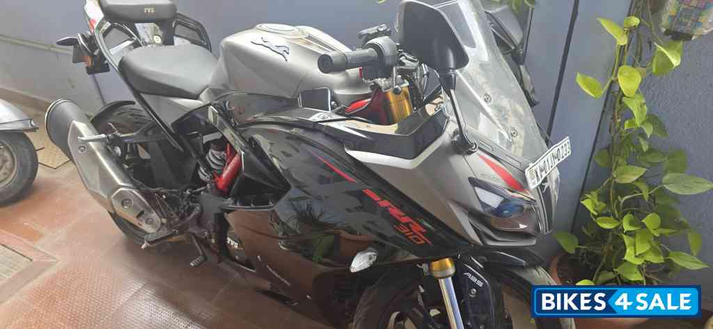 T.grey+blk TVS Apache RR 310
