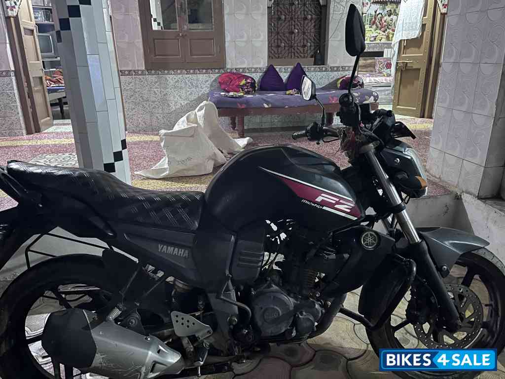 Black Yamaha FZ16