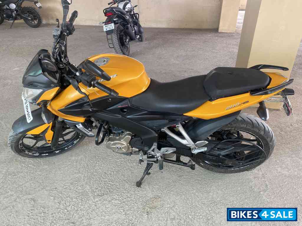 Bajaj Pulsar 200 NS