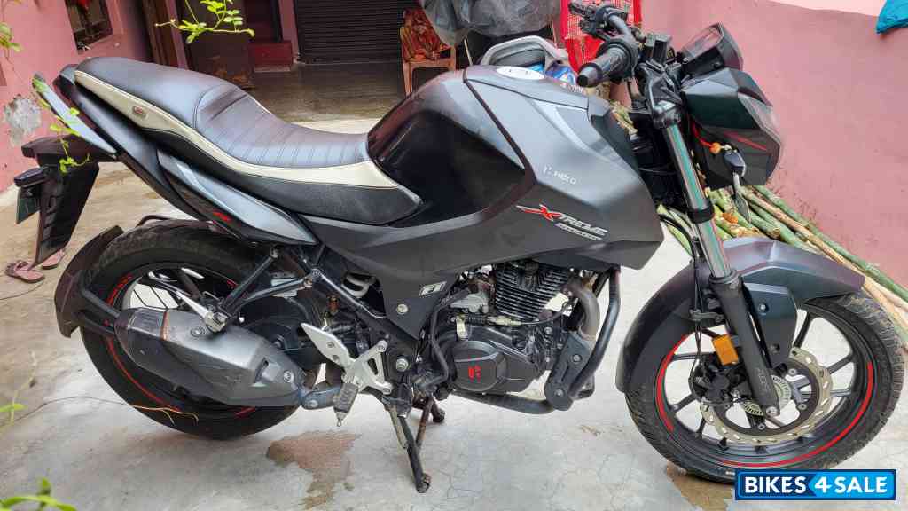 Black Hero Xtreme 160R Stealth Edition