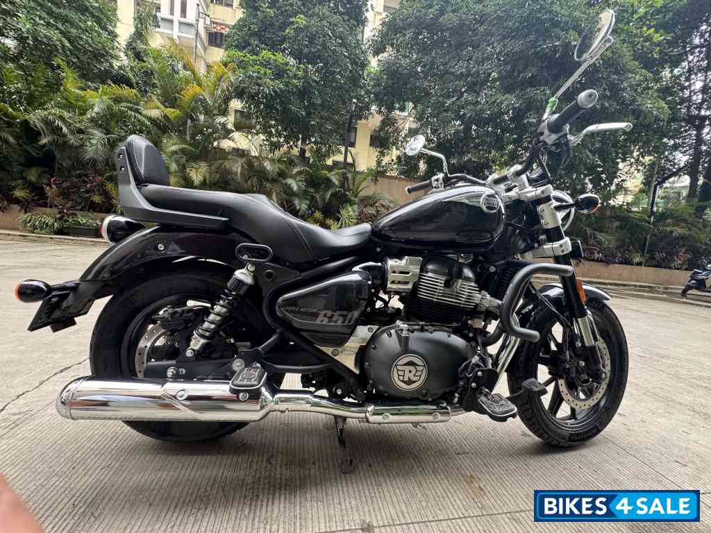 Black Royal Enfield Super Meteor 650