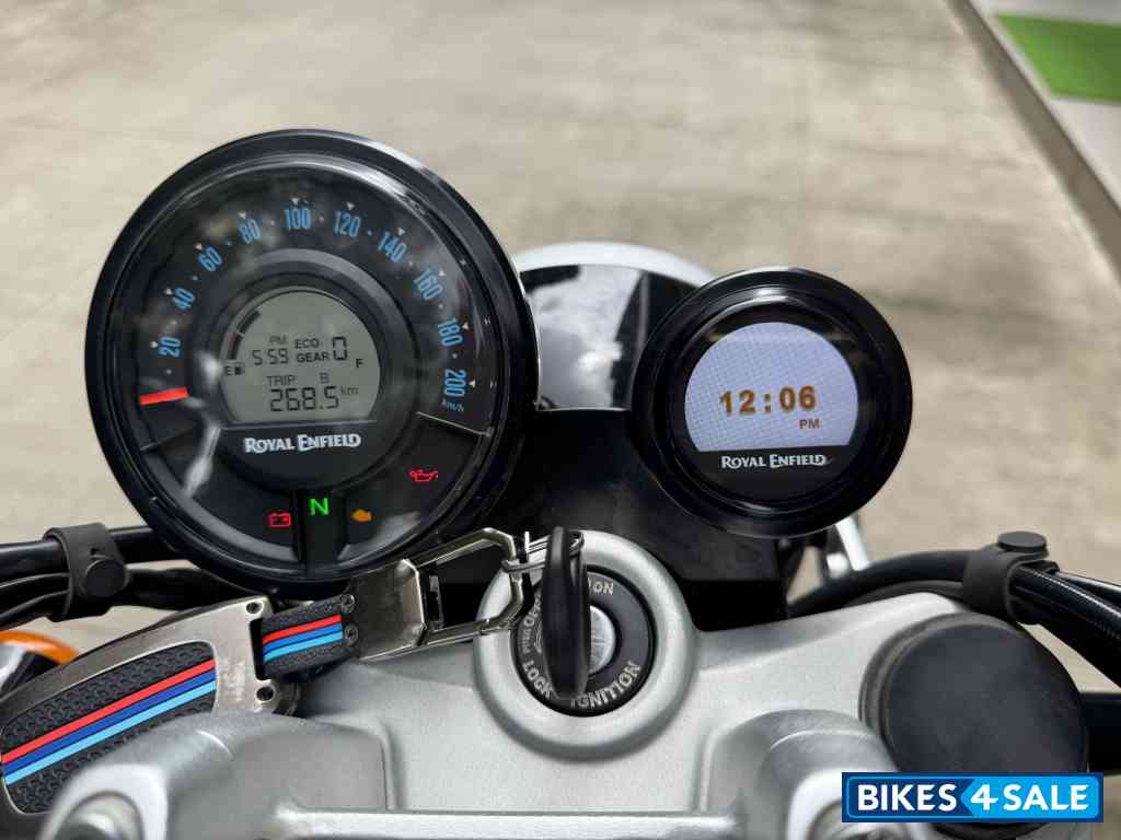 Black Royal Enfield Super Meteor 650